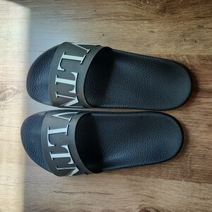 Valentino garavani rubber sandals size 39 *Authentic*